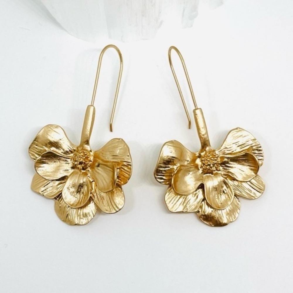 Zara lightweight Gold Flower Earrings NWT